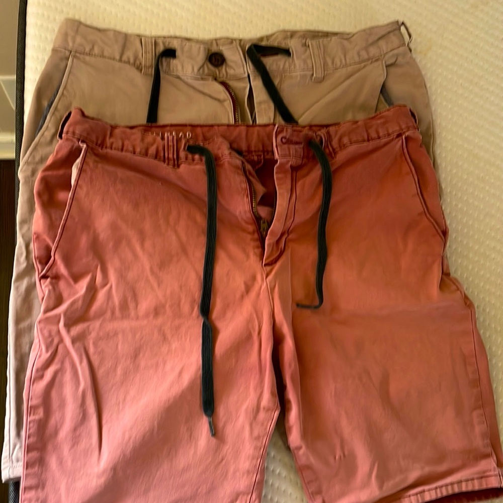 Waist 30, 2 Bullhead shirts, 5.5” and 6” seems